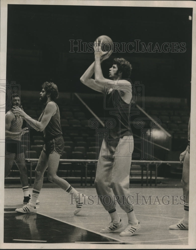 1974 John Gianneli of New York Knicks at Center works out - Historic Images