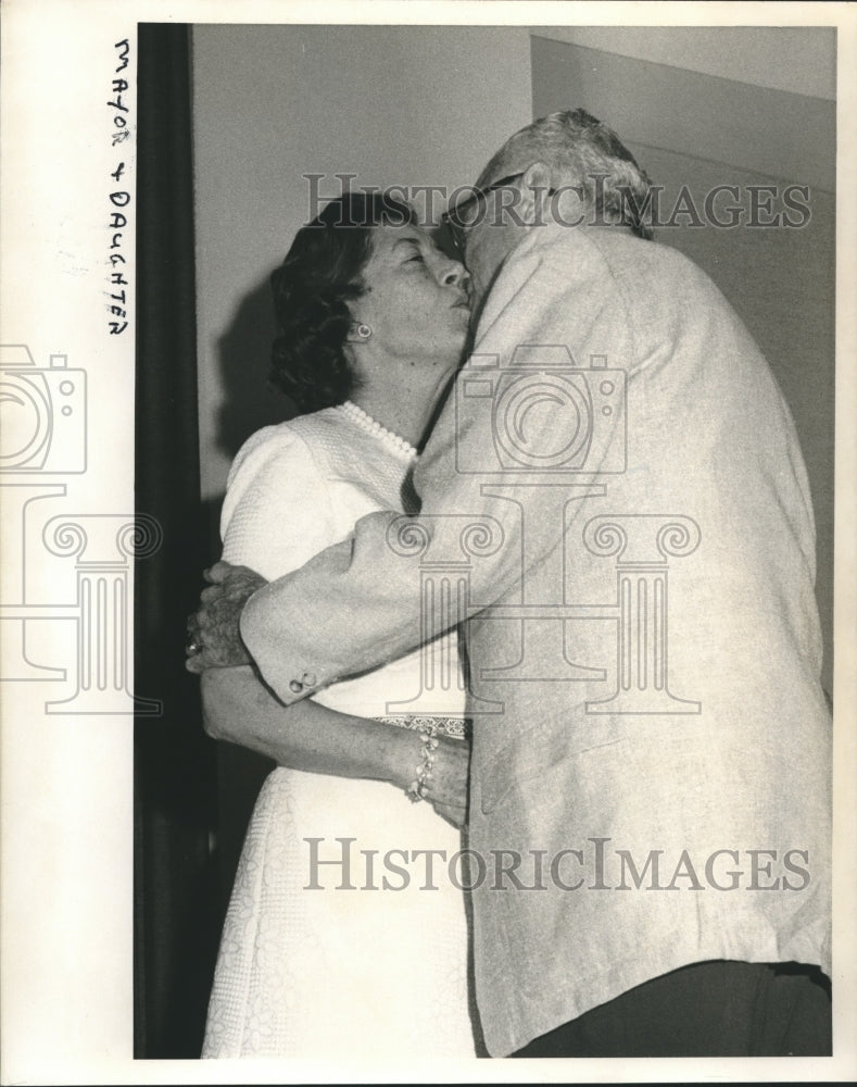 Press Photo Mayor and Daughter - sba23000-Historic Images