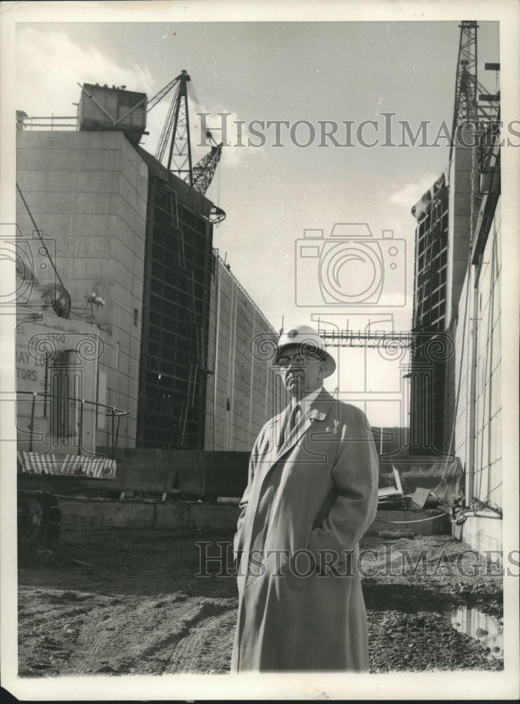 1957 Press Photo Martin Oettershagen &quot;Quarterback&quot; on American Team Construction-Historic Images