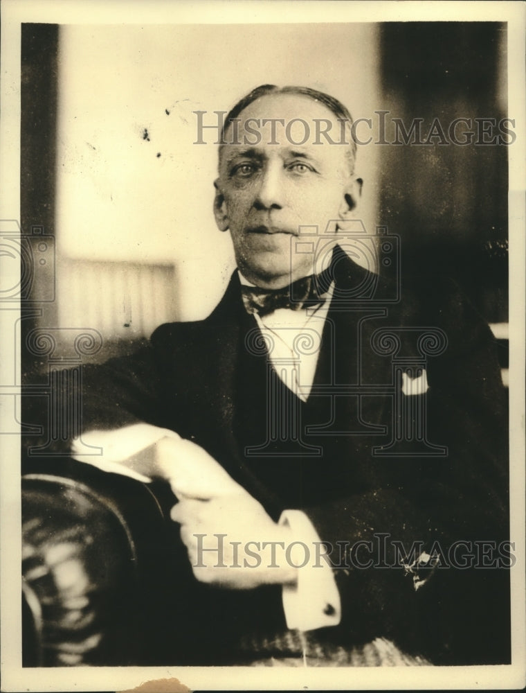 1933 Geronimo Aviles Aguirre, leader of Ecuador and South Africa - Historic Images