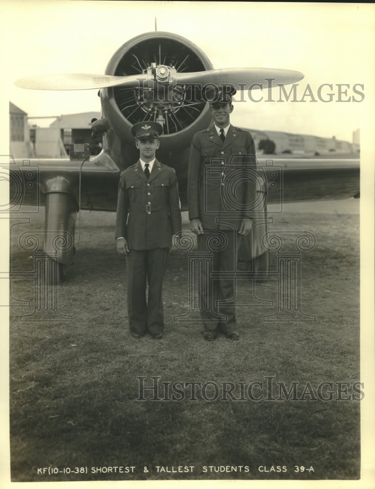 Press Photo Shortest and tallest Class 39-A students at Kelly Field - Historic Images