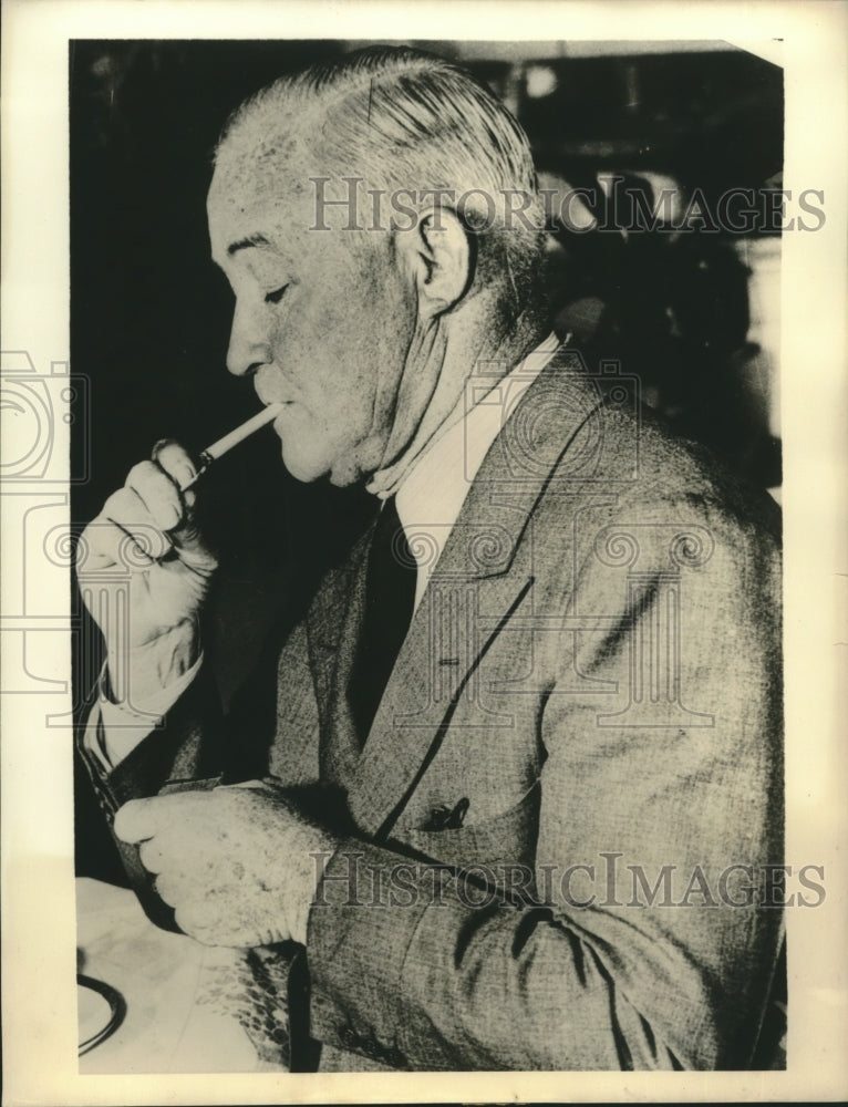 Press Photo James "Jimmy" Hines Shown Lighting A Cigarette - sba23549-Historic Images