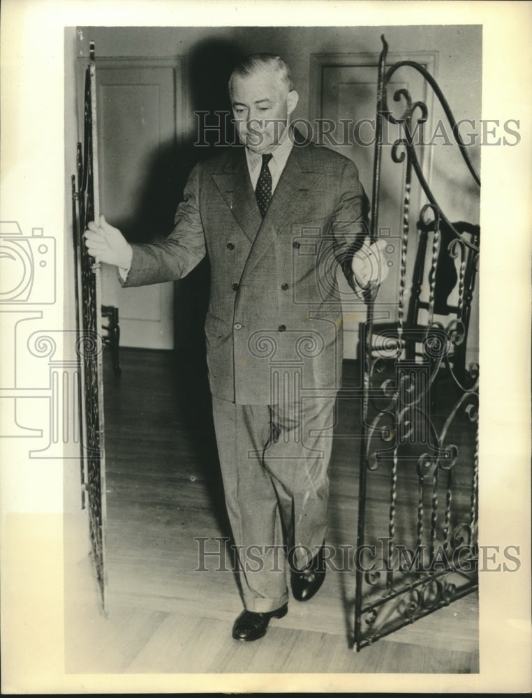1939 Press Photo James J. Hines Enters The Living Room of his Home Through Gates-Historic Images