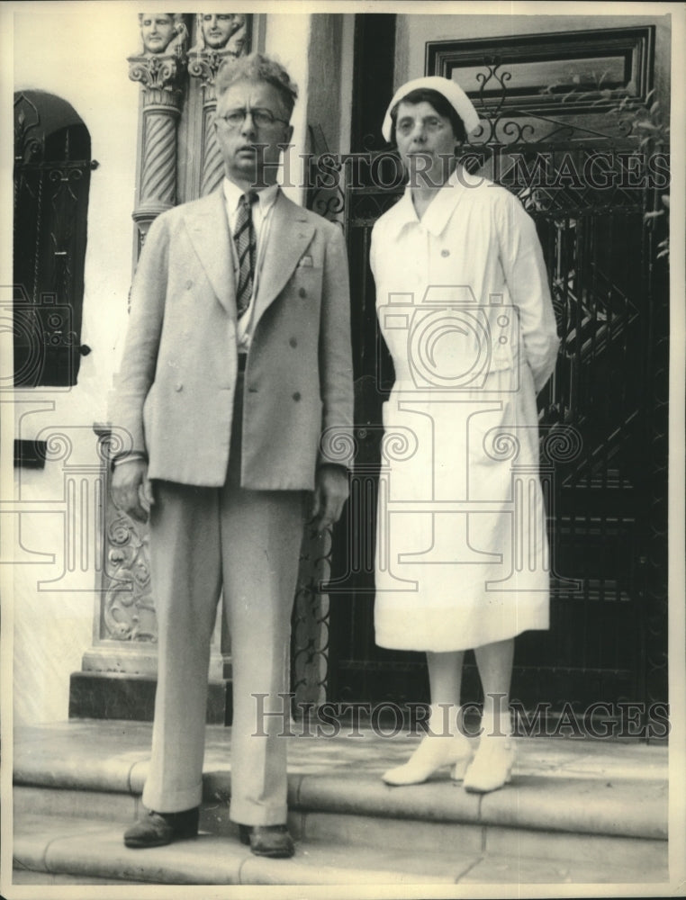 1934 Mr &amp; Mrs Albert Hitchen are guests at home of Kidnapped man - Historic Images
