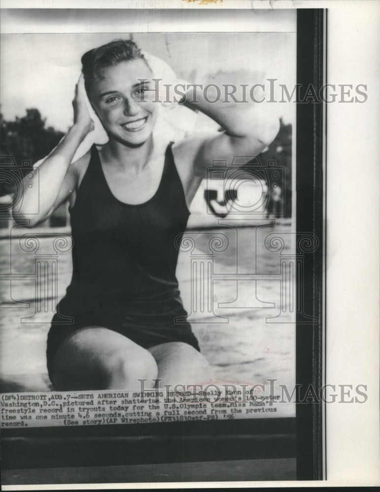 1956 Press Photo Shelly Mann sets American woman's 100 meter freestyle record-Historic Images