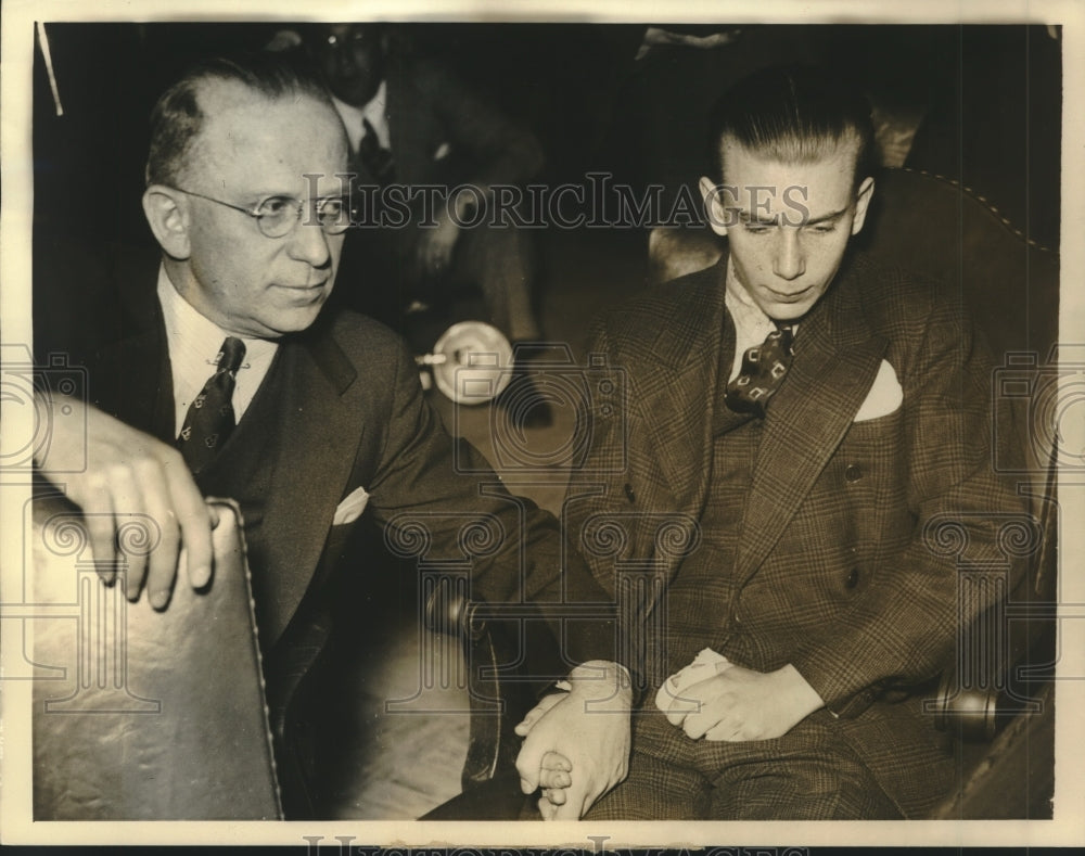 1938 Press Photo Theodore Danielsen Sr. stands by son's side at murder trial-Historic Images