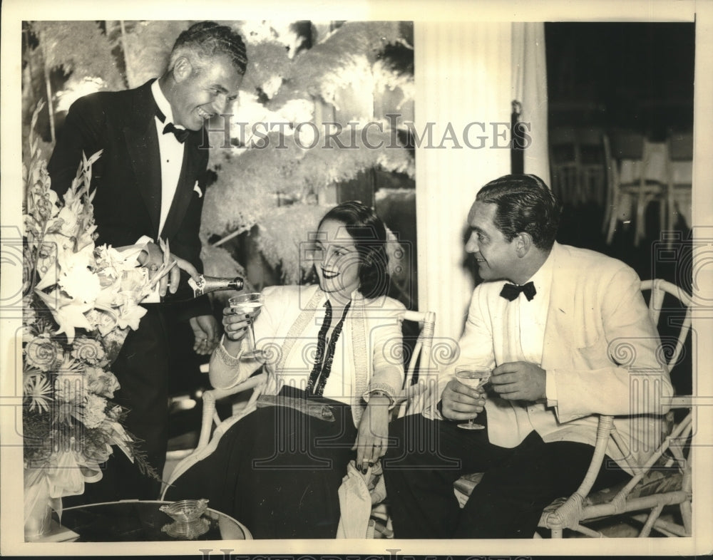 1940 Press Photo Mr. and Mrs. George Lowther at the Colony Club in Palm Beach - Historic Images