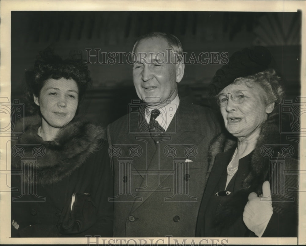 1944 Sewell Avery with Wife and Daughter After Reelections of Board - Historic Images