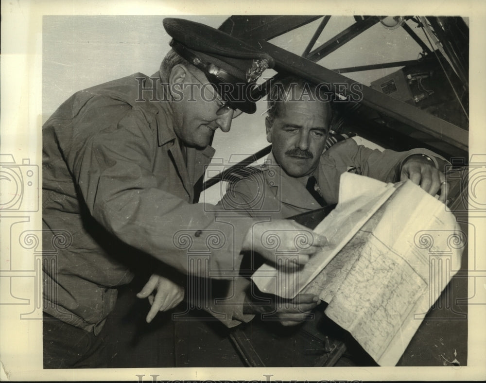 1944 Press Photo Brig Gen Haydon Boatner confers with Sir  John Baldwin - Historic Images