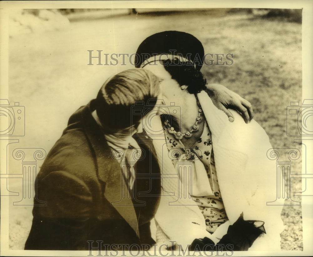 Arthur &amp; Alice Timlack Stork Derby contestants kissing - Historic Images