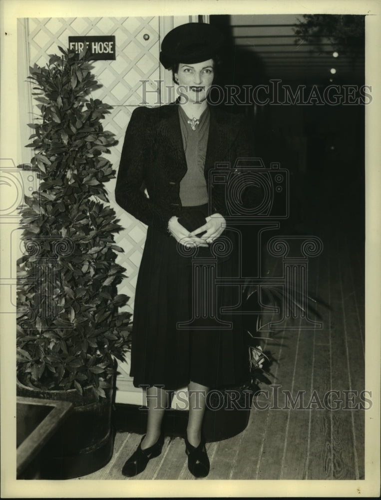 Press Photo Mrs. Eden Wife of British Statesman Anthony Eden - Historic Images