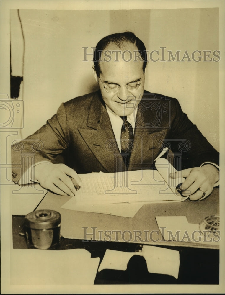 1935 Press Photo Samuel Becker of the Federal Communications Commission-Historic Images