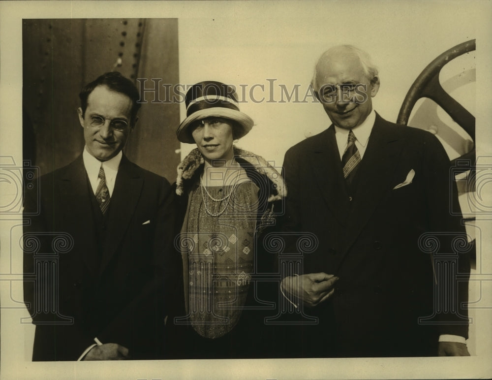 1934 Press Photo Dr Curtin H Muncie EWR specialist, Mrs Ada Hicks & Dr C Brandal-Historic Images
