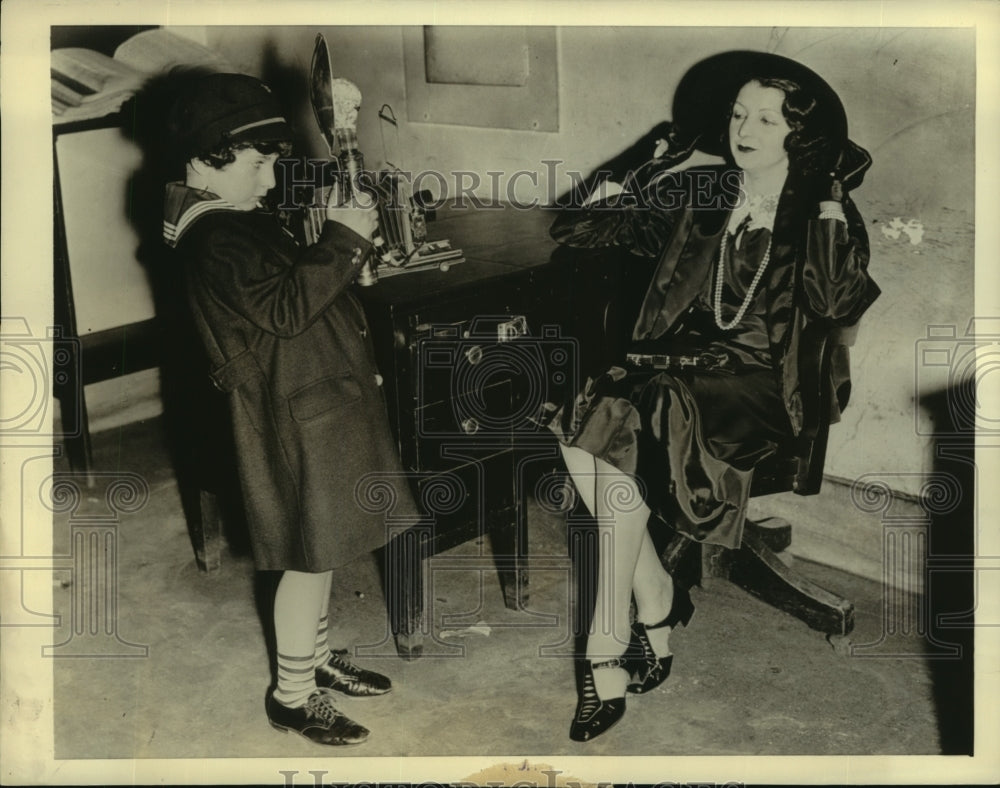 1936 Press Photo Baroness Claire Von Bulow and Son Roger at N.Y. Court Session - Historic Images