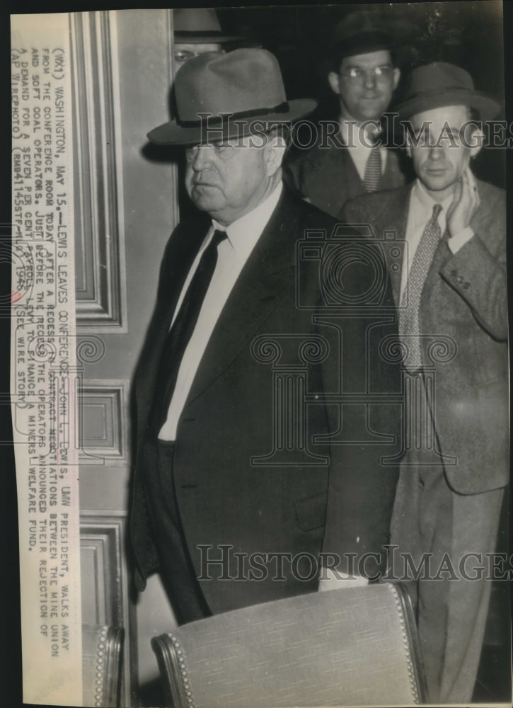 1946 Press Photo UMW President John L Lewis leaves conference in Washington-Historic Images