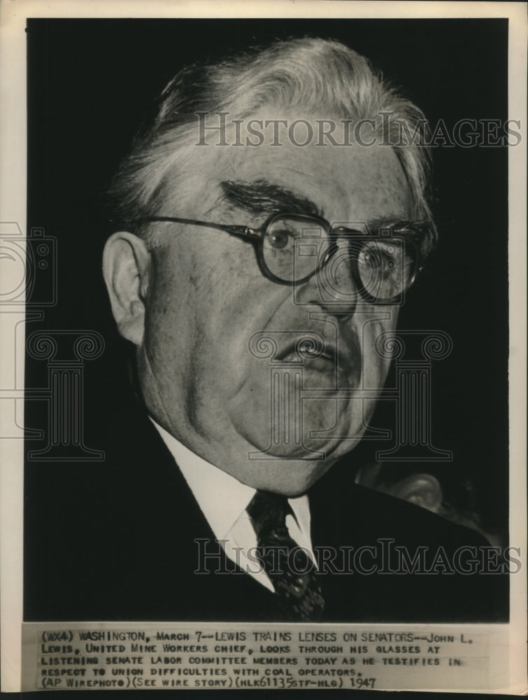 1947 Press Photo John Lewis looking at the members of the Senate Labor Committee-Historic Images