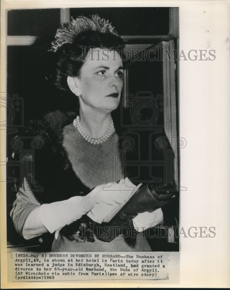 1963 Press Photo The Duchess of Argyll at her hotel in Paris after divorce-Historic Images