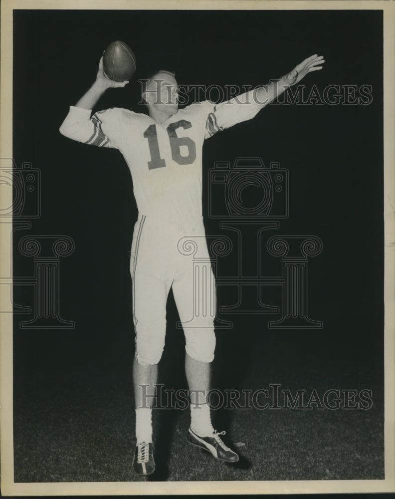 Press Photo Janell Hayes throwing a football - sba26057-Historic Images