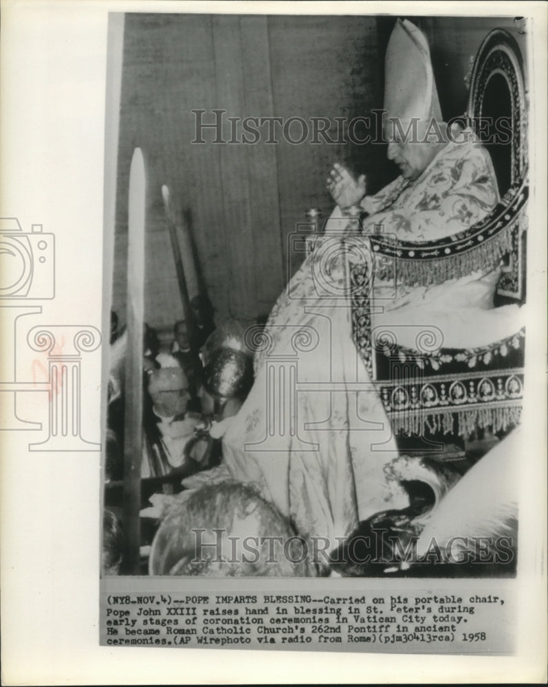 1958 Pope John XXIII blesses devotees at St. Peter's Basilica - Historic Images