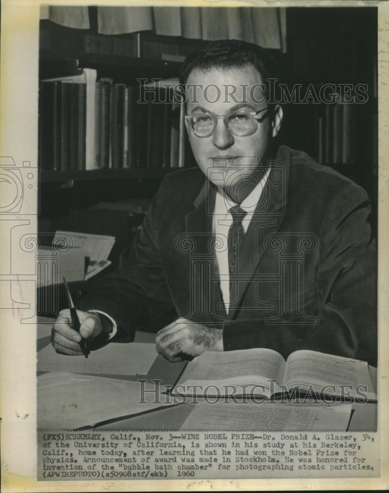 1960 Press Photo Dr. Donald Glaser of the University of California in his study-Historic Images