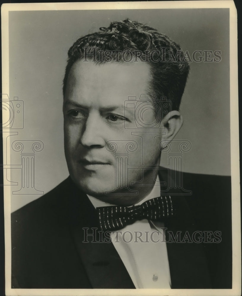 Press Photo Mr James Metcalfe wearing a bow tie - sba26550-Historic Images