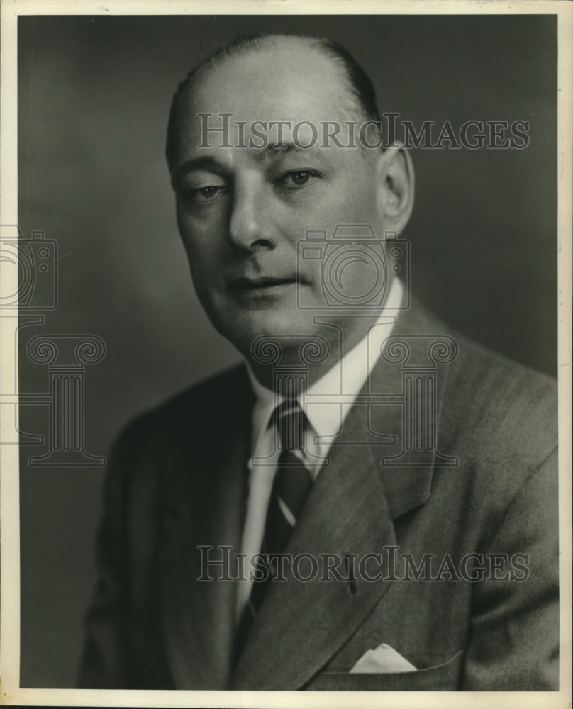 Press Photo Mr Davey Stuhldreher poses for the camera - sba26557-Historic Images