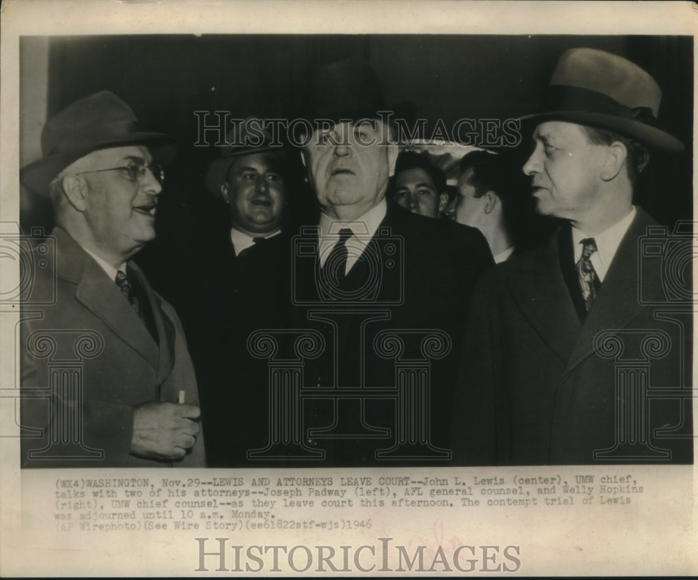 1946 Press Photo UMW Chief John L Lewis talks with his attorneys - sba26608-Historic Images