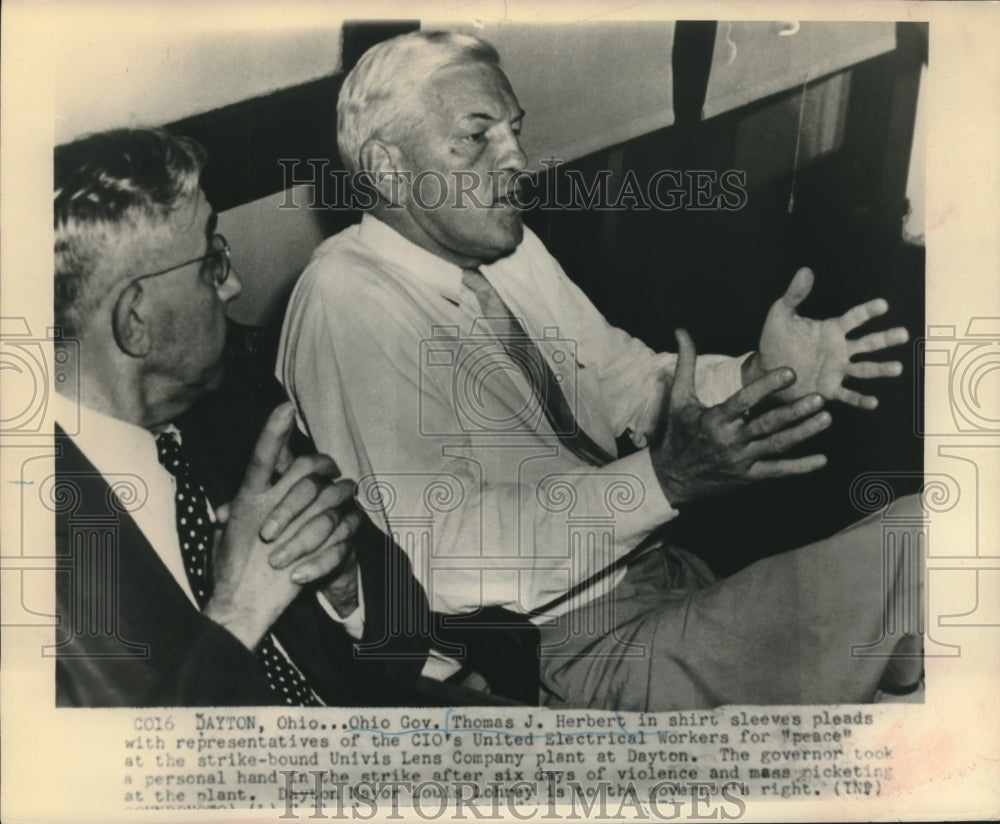 Press Photo Ohio Gov.Thomas J Herbert pleads with CIO Workers for Peace-Historic Images