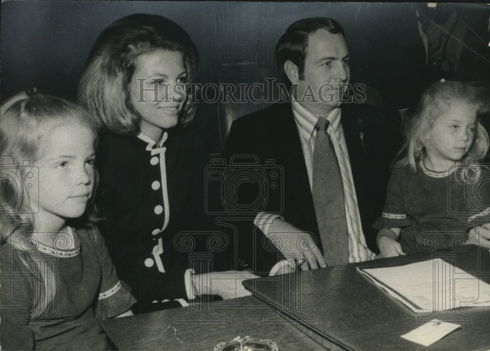 1971 Press Photo Representative Wayland Simmons with his family - sba26827-Historic Images