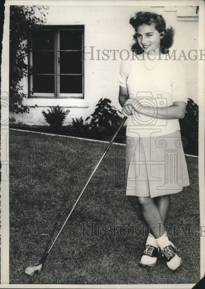 Press Photo Alice Bauer shown as she tees off at 15th Annual Golf Tournament-Historic Images