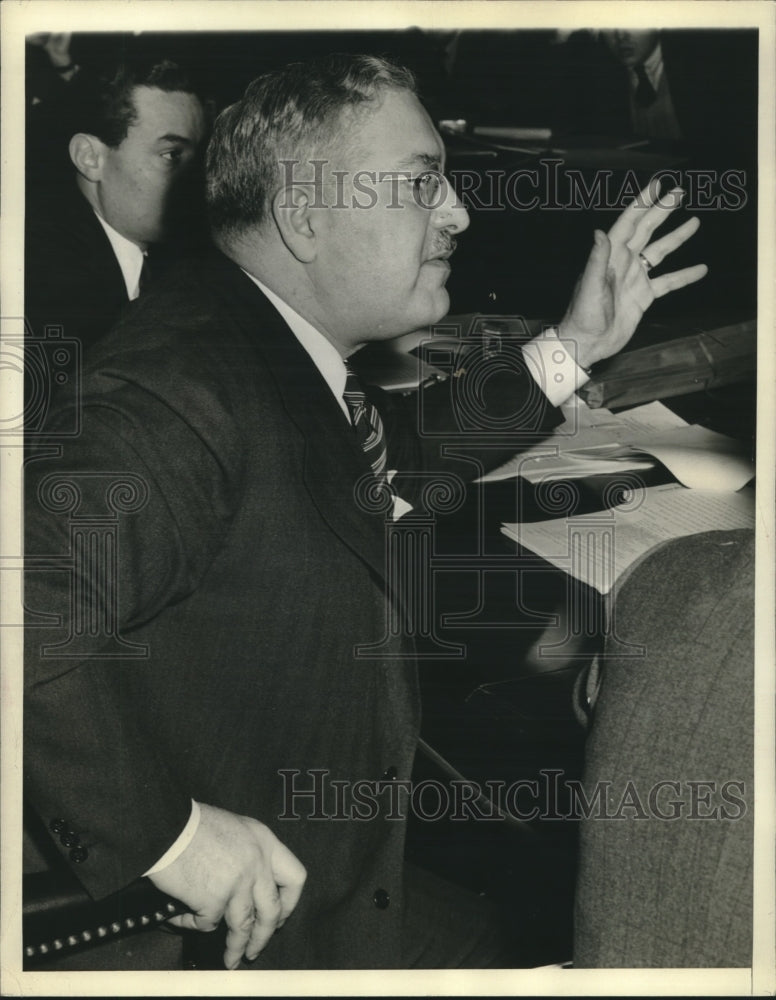 1943 Attorney Joseph Padway defends ban against recordings - Historic Images