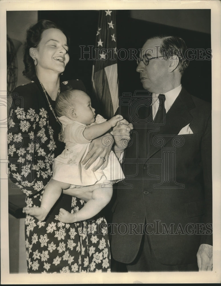 Press Photo Former Argentina Foreign Minister Horatio Oyhanarte and his family-Historic Images