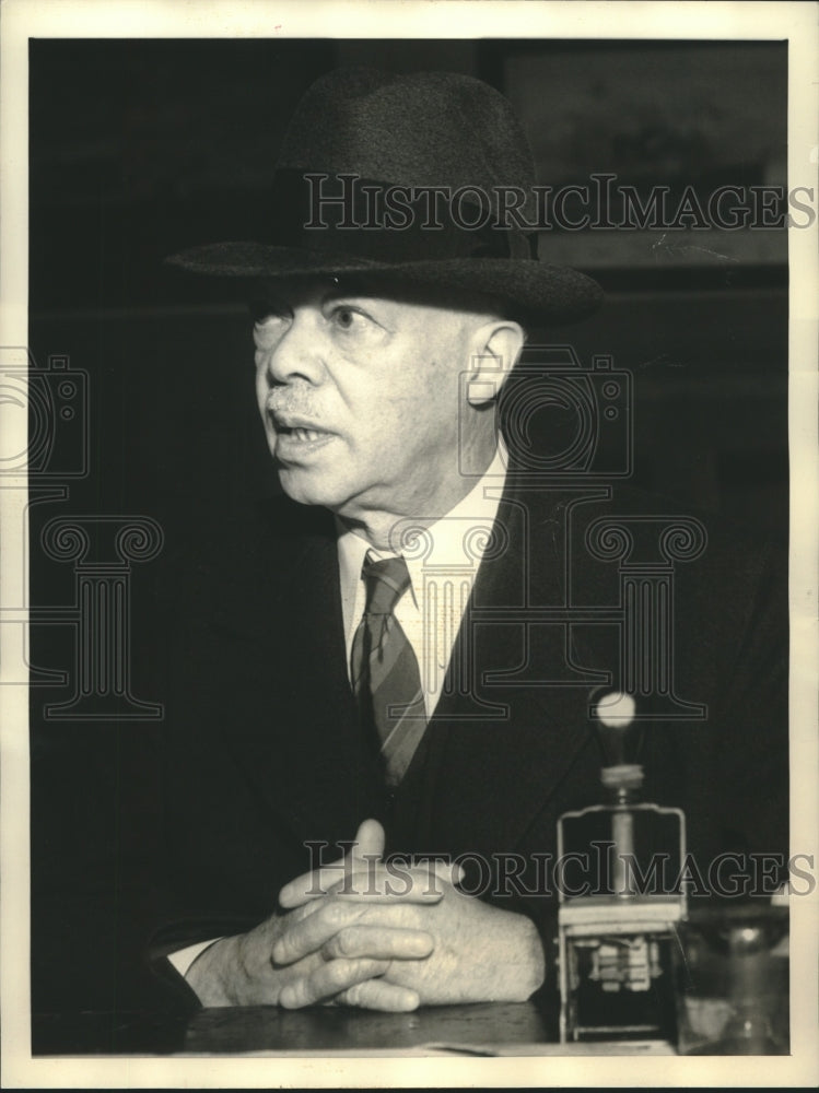 Press Photo Dr Tilton E Tillman shown in police station after surrendering-Historic Images