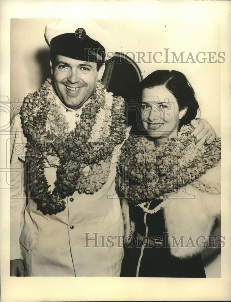 1939 Press Photo Billy Leeds US tin plate heir &amp; wife arrive in Honolulu Hawaii-Historic Images