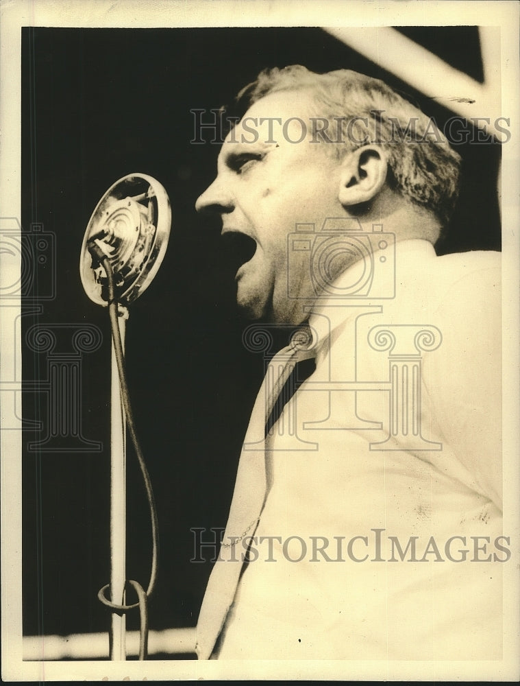 1934 Press Photo William EC Batty Secretary of Textile Council speaks at meeting - Historic Images