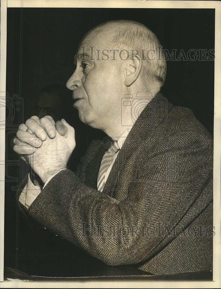 1941 Press Photo T. D. Thomas testifies to senate on ordnance plant fees-Historic Images