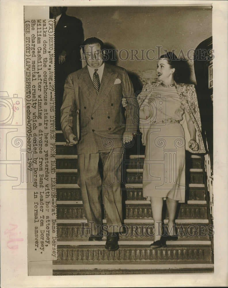 1947 Press Photo Pat Dane Dorsey & attorney William Cashill after her divorce-Historic Images