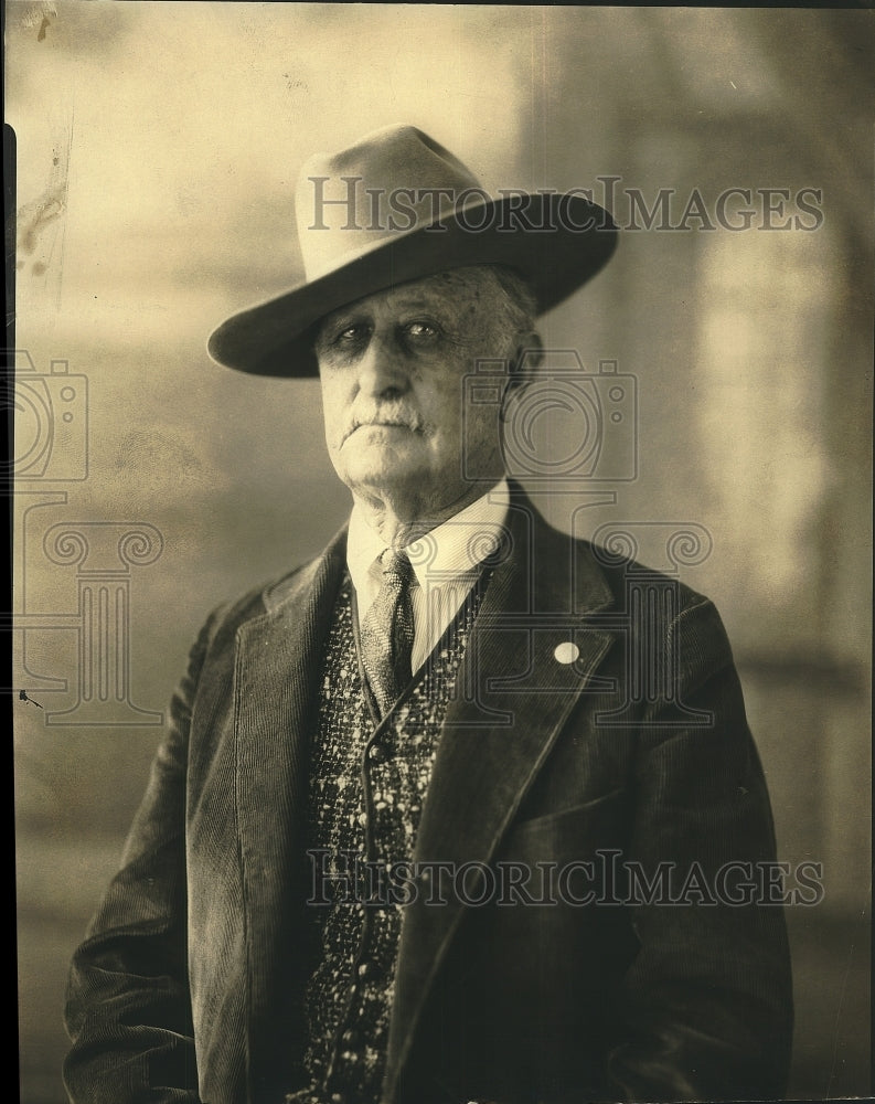 Press Photo Creed  M Click in western style suit - Historic Images