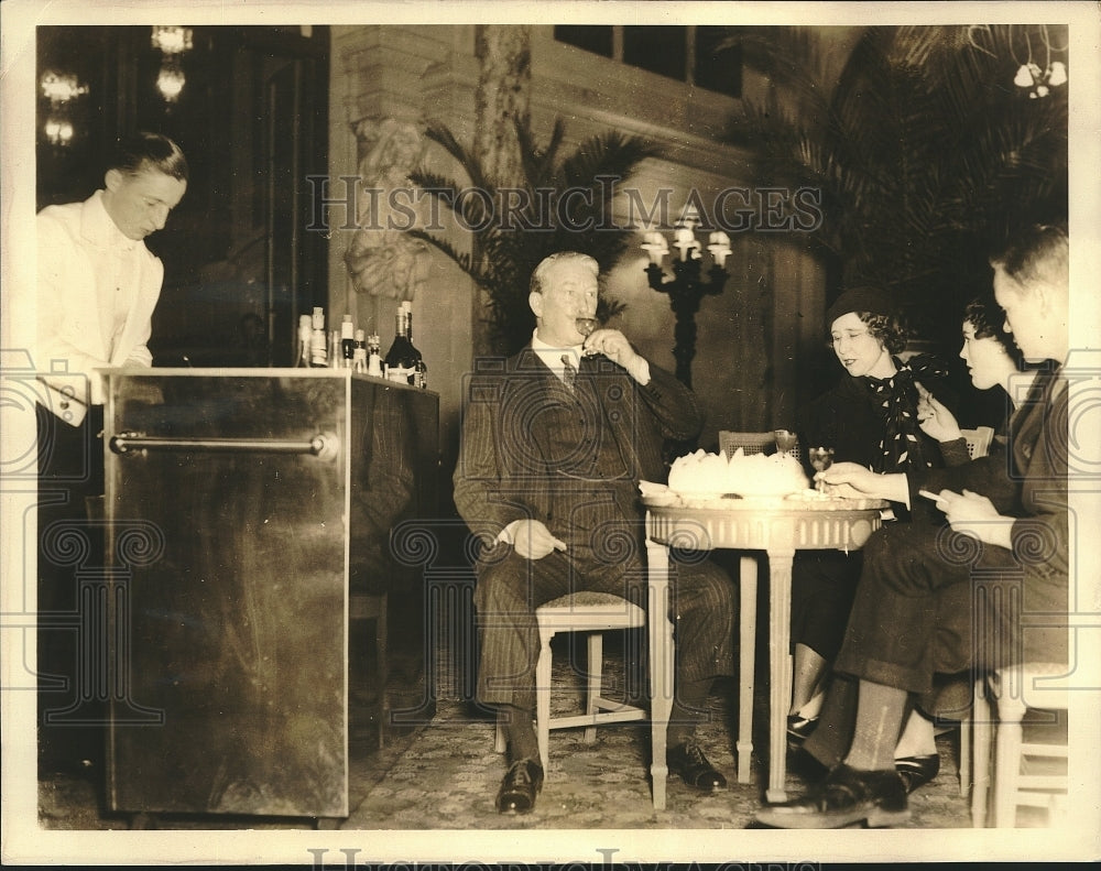 Press Photo NY Lord Decies, Irish peer drinking while en route to Hollywood - Historic Images
