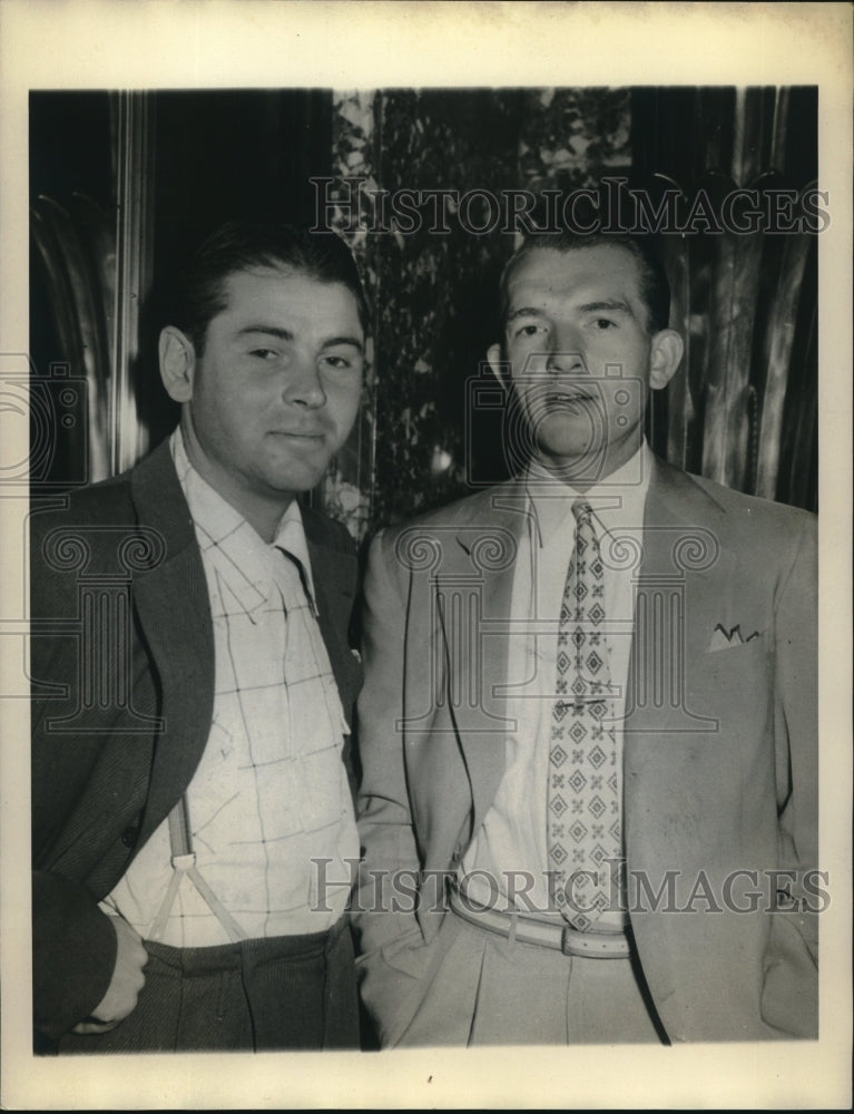 1943 Press Photo Infielder Joe Orengo &amp; pitcher Bill Sayles of NY Giants- Historic Images