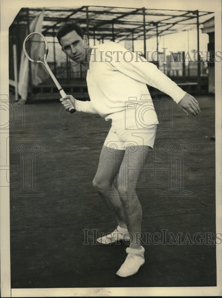 1930 Press Photo AAU Squash champ Harold Hopper shows his winning swing-Historic Images