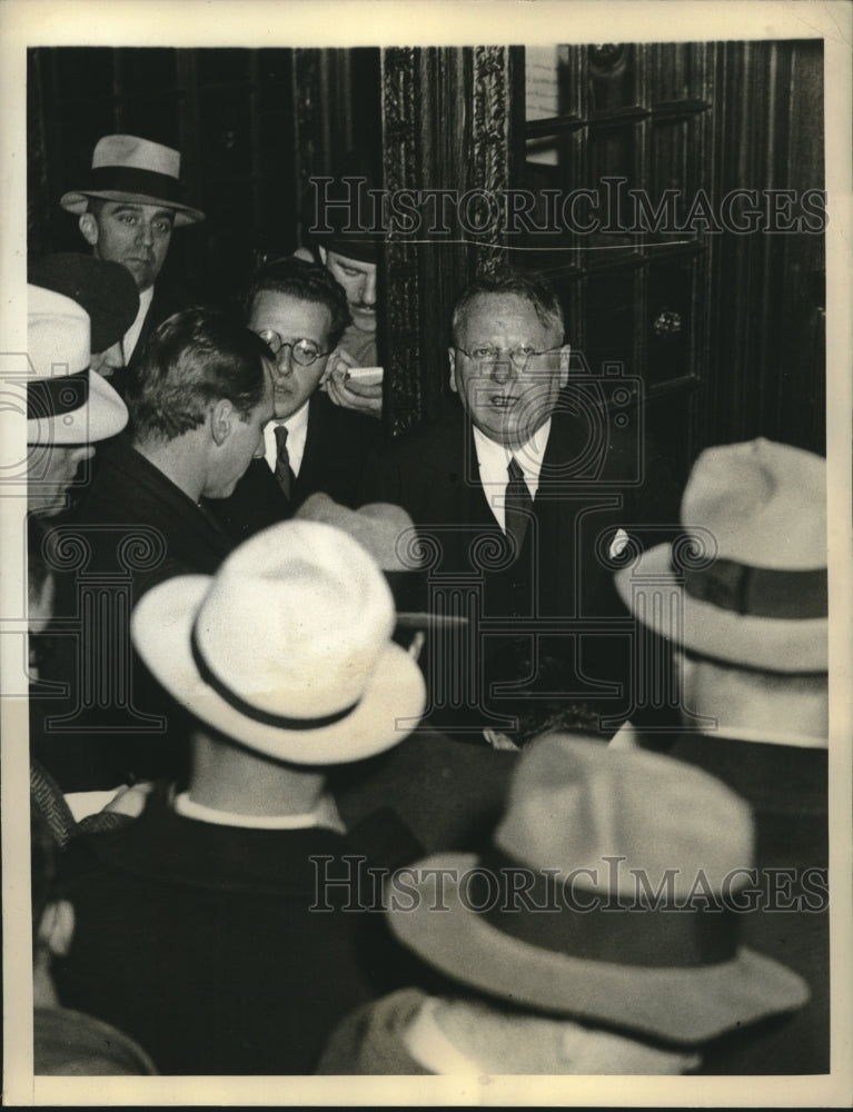 1941 Press Photo Soviet Ambassador Maxim Litvinov chatting with reporters in US - Historic Images