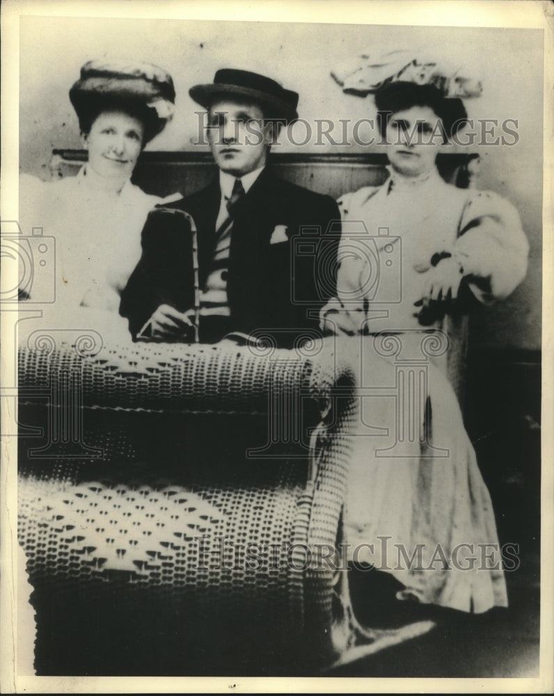 1936 Press Photo Mrs Alys Warfield with unidentified friends in Atlantic City-Historic Images