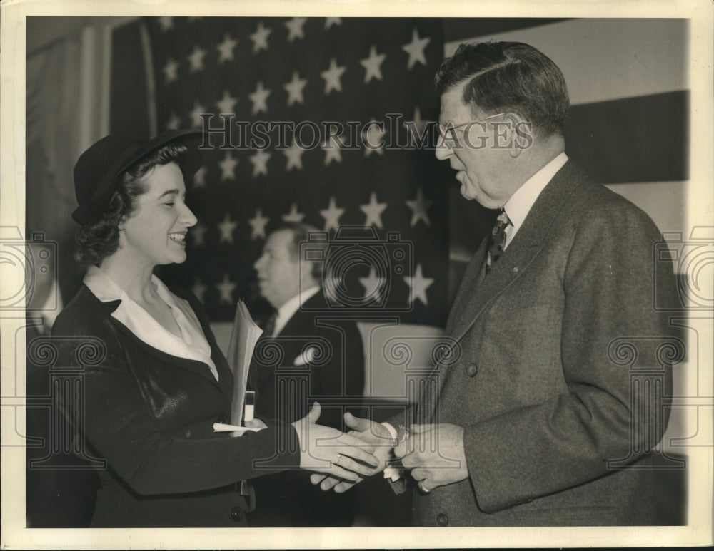 1942 Press Photo Mrs. Colin P. Kelly, Jr. Makes Tour to Aid Red Cross-Historic Images