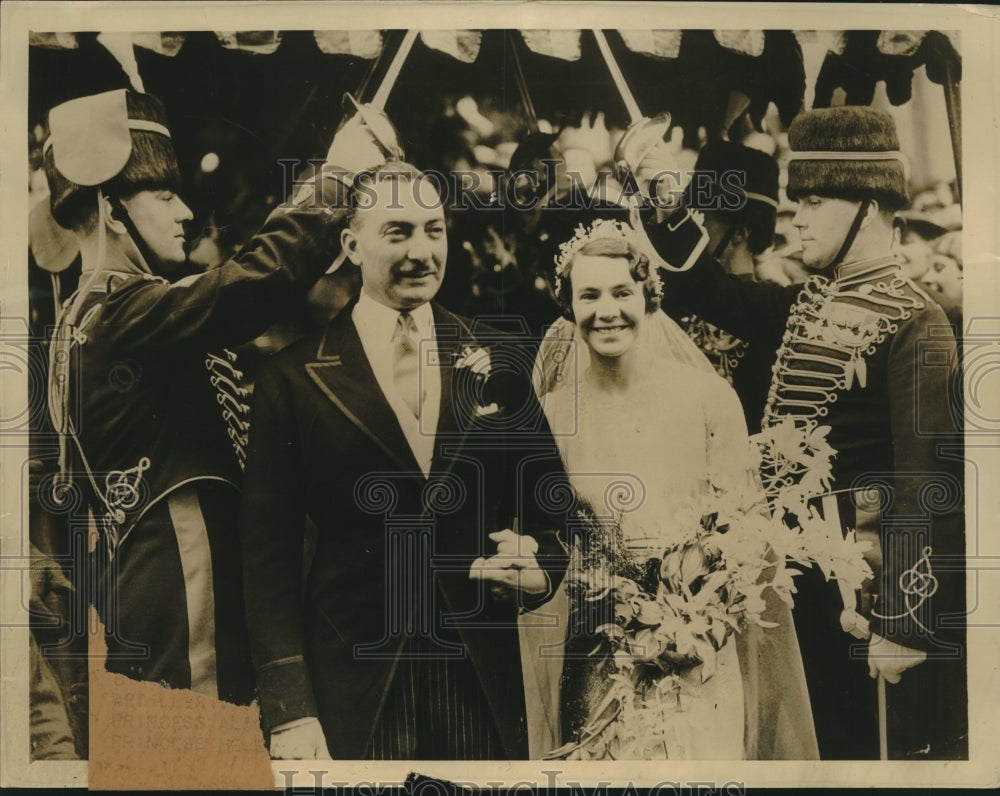 Press Photo Major Edward Latham & his bride Lady Gwendolyn Jellico in London - Historic Images