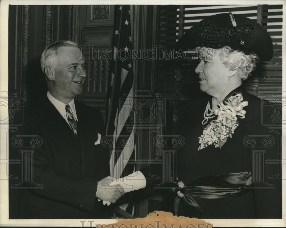 1945 Sister Elizabeth Kenny &amp; Gov Dwight D Green of Illinois - Historic Images