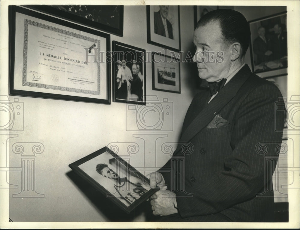 1941 Press Photo Jimmy Bronson Shown in France After First World War - sba29914 - Historic Images