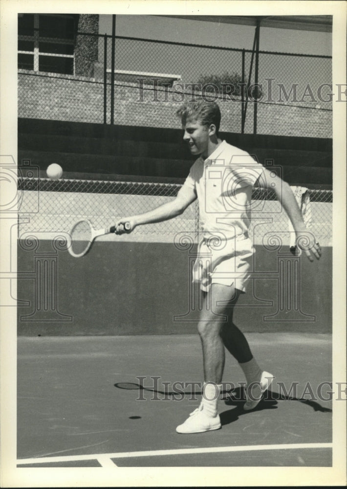 Press Photo Andy Lloyd swings at the ball - sba30147-Historic Images