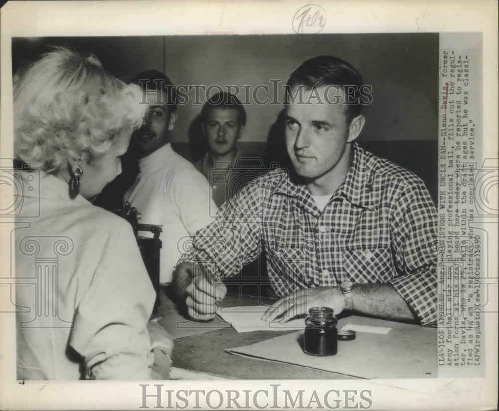 1950 Press Photo Glenn Davis,Army Football Star fill out form at his draft board - Historic Images