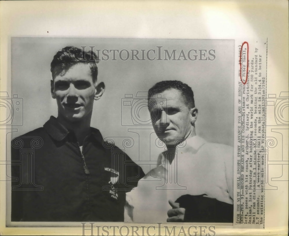 1962 Press Photo Peter Snell,Distance Runner posed with his coach Arthur Lydiard- Historic Images
